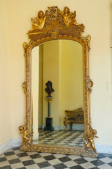 MONUMENTAL MIROIR DE STYLE LOUIS XVI, TRAVAIL D'ÉPOQUE NAPOLÉON III