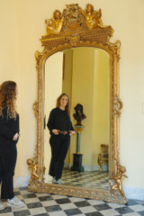 MONUMENTAL MIROIR DE STYLE LOUIS XVI, TRAVAIL D'ÉPOQUE NAPOLÉON III