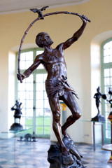 Gran escultura de bronce "El cazador de pájaros indio" de Auguste de Wever (1836-1910)