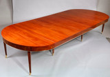 已安装延伸板的红木餐桌