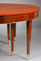 Patina lucida sul piano del tavolo in mogano massello