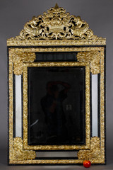 IMPOSANT MIROIR DE STYLE LOUIS XIV À PARECLOSES
