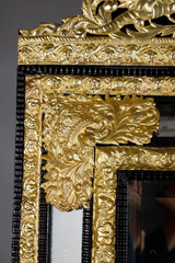 IMPOSANT MIROIR DE STYLE LOUIS XIV À PARECLOSES