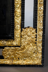 IMPOSANT MIROIR DE STYLE LOUIS XIV À PARECLOSES
