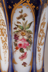 PAIRE DE VASES NAPOLEON III EN PORCELAINE