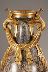 PAIR OF LOUIS XVI STYLE URNS IN RUSSIAN JASPER