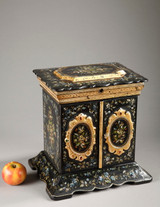 Box with polychrome floral decoration and mother-of-pearl inlays, English craftsmanship