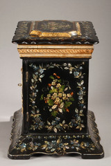 Box with polychrome floral decoration and mother-of-pearl inlays, English craftsmanship