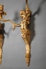 PAIRE D'APPLIQUES DE STYLE LOUIS XV EN BRONZE DORÉ