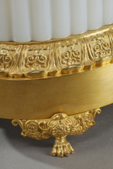 PENDULE AUX DAUPHINS EN OPALINE, CHARLES X