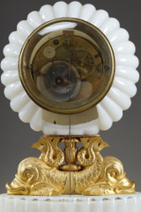 PENDULE AUX DAUPHINS EN OPALINE, CHARLES X