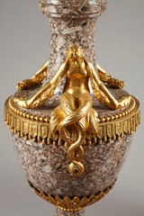 Paar Vasen im Stil Ludwigs XVI. aus Uralgranit