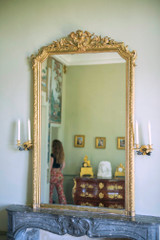 MIROIR EN BOIS DORÉ DE STYLE NAPOLEON III, XIXÈME