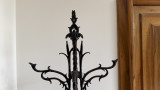 GARDEROBENSTÄNDER IM JUGENDSTIL AUS SCHWARZ GEBRATENEN GUSSEISEN