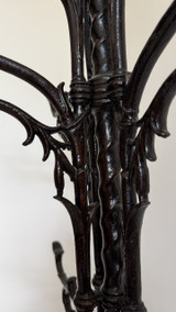GARDEROBENSTÄNDER IM JUGENDSTIL AUS SCHWARZ GEBRATENEN GUSSEISEN