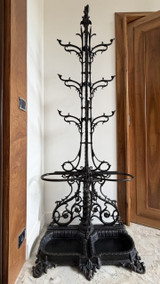 GARDEROBENSTÄNDER IM JUGENDSTIL AUS SCHWARZ GEBRATENEN GUSSEISEN