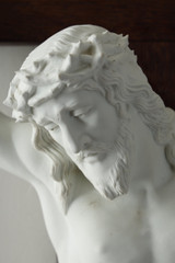 Christus gekreuzigt an einem Eichenkreuz