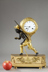 Antike Uhr aus patinierter und vergoldeter Bronze mit der Darstellung eines Hausierers