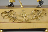 Skulptur eines Händlers, der sich auf einen Stock stützt, antike Uhr