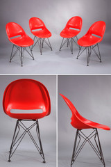 ENSEMBLE DE QUATRE CHAISES AVEC PIETEMENT DANS LE STYLE DE CHARLES EAMES ENSEMBLE DE QUATRE CHAISES AVEC PIETEMENT DANS LE STYLE DE CHARLES EAMES