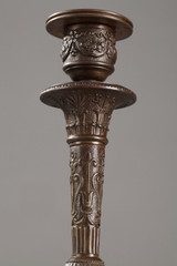 COPPIA DI CANDELIERI A TREPPIEDE DEL PERIODO DEL RESTAURO