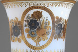 PAIRE DE VASES MEDICIS EN OPALINE A DECOR DESVIGNES