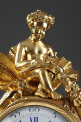 Stil rockiger Pendel in Bronze, geschmückt mit einer Liebe in einer Hülle