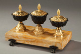 ÉCRITOIRE ANCIEN EN BRONZE ET MARBRE DE SIENNE, EPOQUE XIXE SIECLE ÉCRITOIRE ANCIEN EN BRONZE ET MARBRE DE SIENNE, EPOQUE XIXE SIECLE