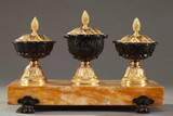 ÉCRITOIRE ANCIEN EN BRONZE ET MARBRE DE SIENNE, EPOQUE XIXE SIECLE ÉCRITOIRE ANCIEN EN BRONZE ET MARBRE DE SIENNE, EPOQUE XIXE SIECLE