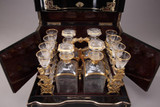 CAVE A LIQUEUR NAPOLEON III EN BOIS D'EBENE ET INCRUSTATIONS DE LAITON