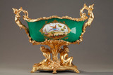 ANTIQUE PLANTER IN PORCELAIN AND BRONZE DECORATED WITH GALLANT COUPLES