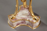 GRANDE PAIRE DE CASSOLETTES EN MARBRE DE STYLE LOUIS XVI