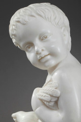 Putto assis en marbre blanc Putto assis en marbre blanc