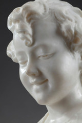 Portrait de jeune fille souriante