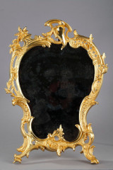 Miroir à poser en bronze doré Louis XV Miroir à poser en bronze doré Louis XV