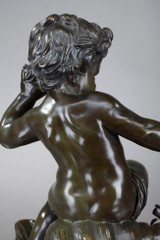 SCULPTURE EN BRONZE, "ENFANT PINCE PAR UNE ECREVISSE", D'APRES JEAN-BAPTISTE PIGALLE, XIXEME