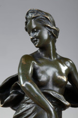 PATINATED AND GILDED BRONZE INKWELL WITH ANTIQUE-STYLE GODDESS SUBJECT