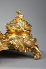 PATINATED AND GILDED BRONZE INKWELL WITH ANTIQUE-STYLE GODDESS SUBJECT