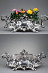 CENTRE DE TABLE DE STYLE LOUIS XV EN BRONZE ARGENTE, EPOQUE NAPOLEON III