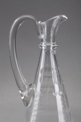 Carafe à décor de facettes