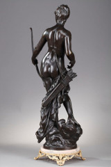 Statue en bronze représentant Diane chasseresse Statue en bronze représentant Diane chasseresse