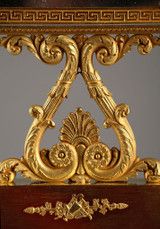 UN MIROIR DE TOILETTE EN BRONZE DORE