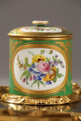 ECRITOIRE EN LAQUE JAPONAISE ET PORCELAINE DE SEVRES