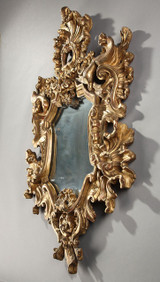 MIROIR ITALIEN EN BOIS SCULPTE ET DORE D'EPOQUE 18EME.