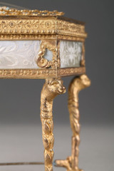 ANTIQUE JEWELRY BOX IN MOTHER-OF-PEARL AND GILDED BRONZE