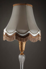 LAMPADAIRE TRIPODE VINTAGE EN FER FORGE ET CRISTAL DANS LE STYLE DE GILBERT POILLERAT LAMPADAIRE TRIPODE VINTAGE EN FER FORGE ET CRISTAL DANS LE STYLE DE GILBERT POILLERAT