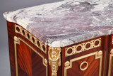 Commode de style Louis XVI en bois Commode de style Louis XVI en bois