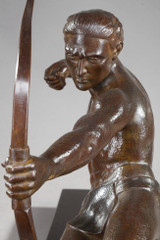 Statue inspired by Herakles the archer