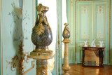 How to buy antique furniture and art online?