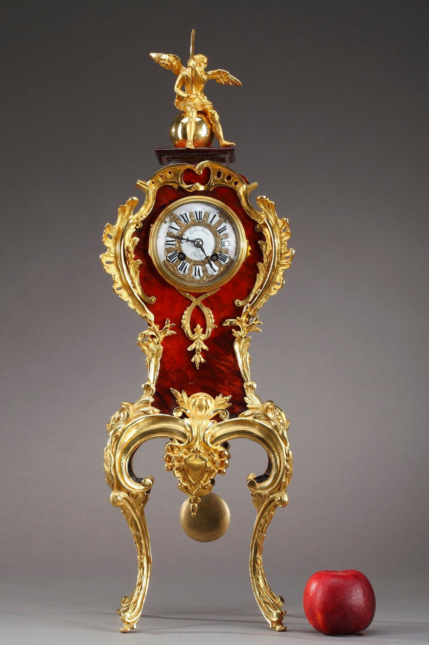 Horloge de style Louis XV